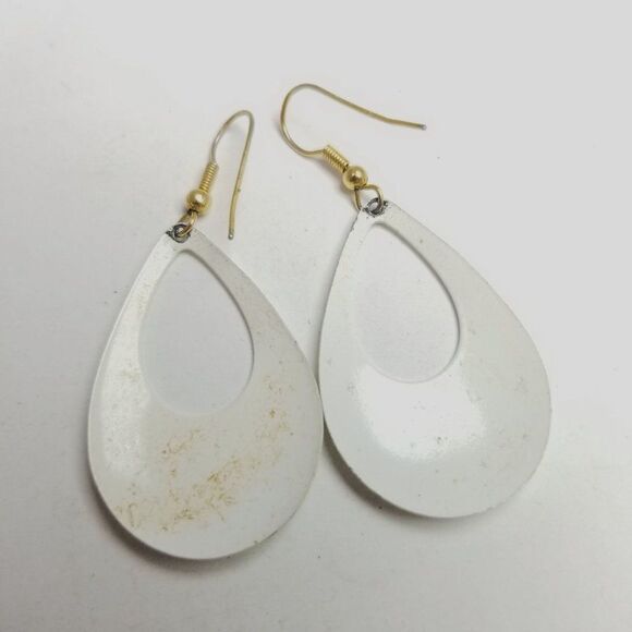 Vintage White Enamel Drop Shape Dangle Earrings, Retro Design, Estate - Picture 3 of 5